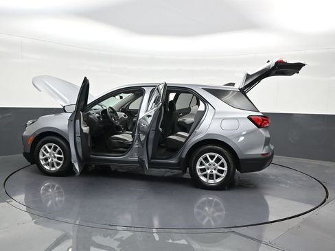 Used 2023 Chevrolet Equinox LS FWD image 35