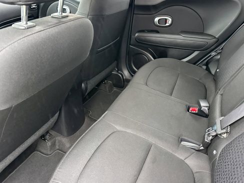 Used 2015 Kia Soul + image 11
