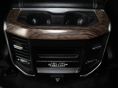 Used 2019 RAM 1500 Laramie AWD/4WD image 37
