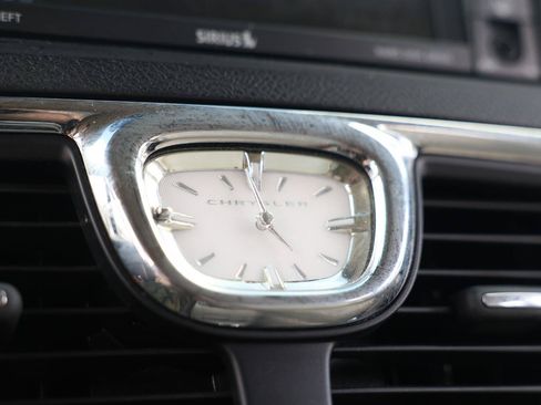 Used 2013 Chrysler Town & Country Touring FWD image 32