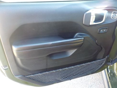 Used 2020 Jeep Wrangler Sport image 11