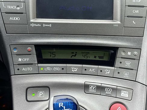 Used 2013 Toyota Prius Three image 13