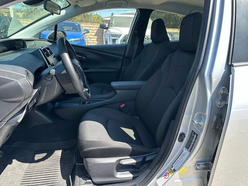 Used 2020 Toyota Prius L Eco w/ Carpet Mat Package FWD image 10