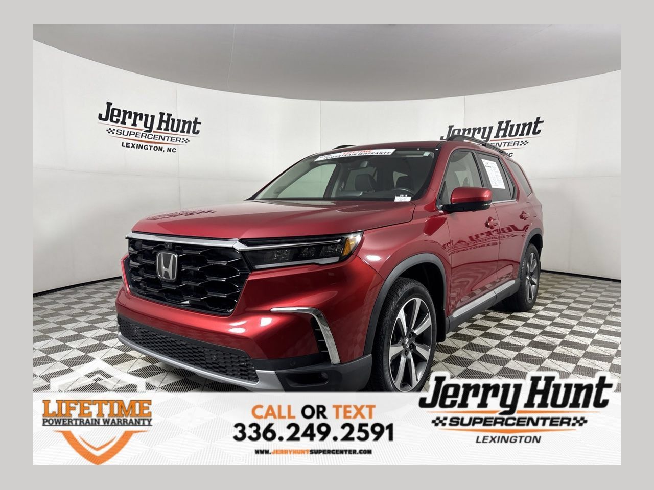 Used 2025 Honda Pilot Elite image 1