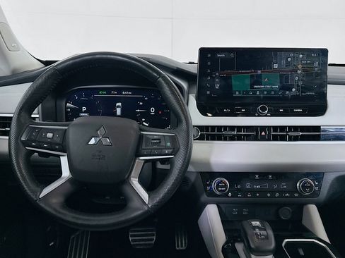 Used 2025 Mitsubishi Outlander SEL image 18