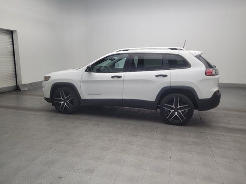 Used 2021 Jeep Cherokee Latitude FWD image 3