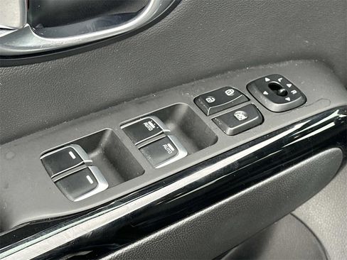 Used 2017 Kia Soul + image 16