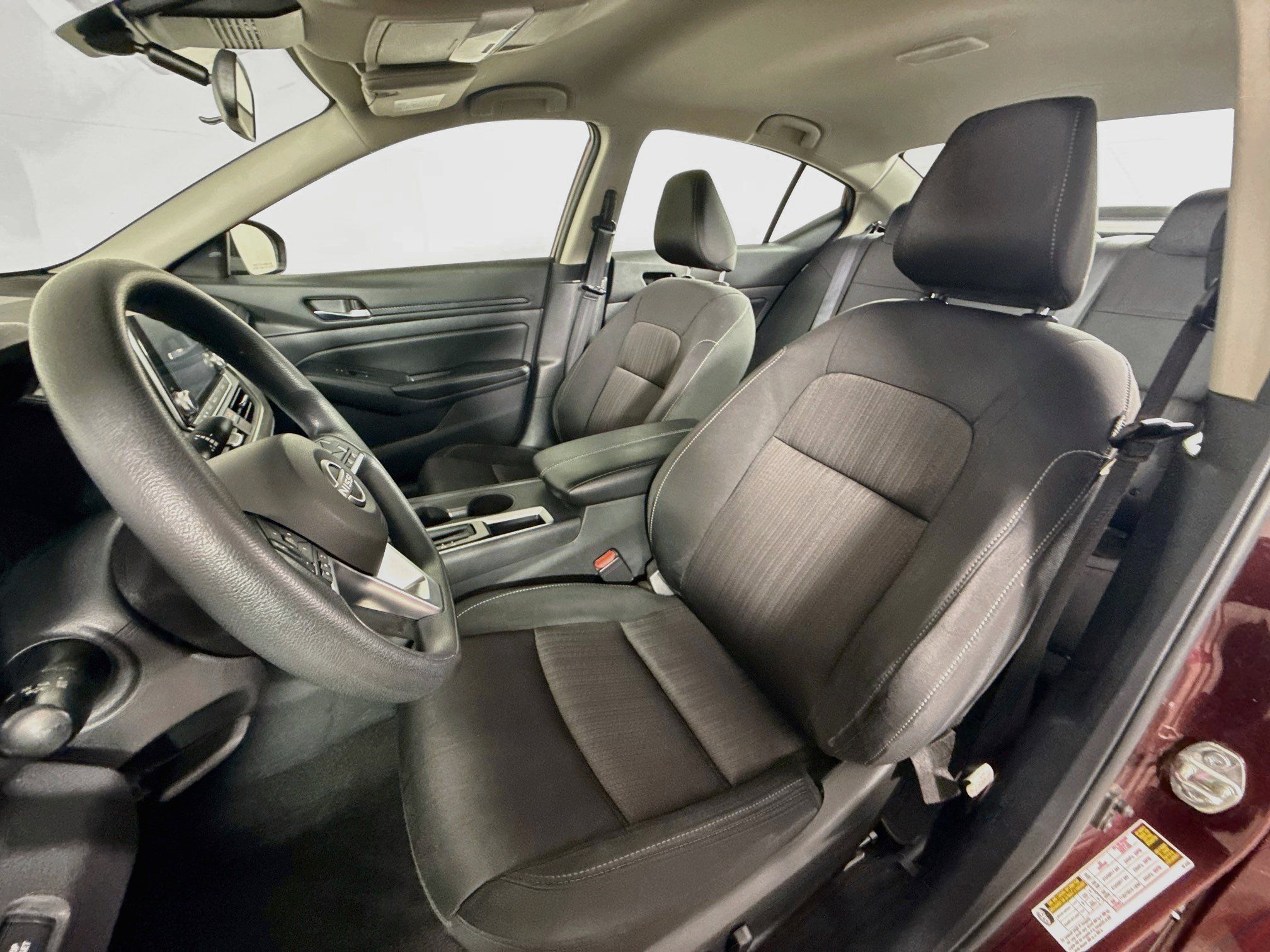 Used 2025 Nissan Altima 2.5 SV FWD image 24