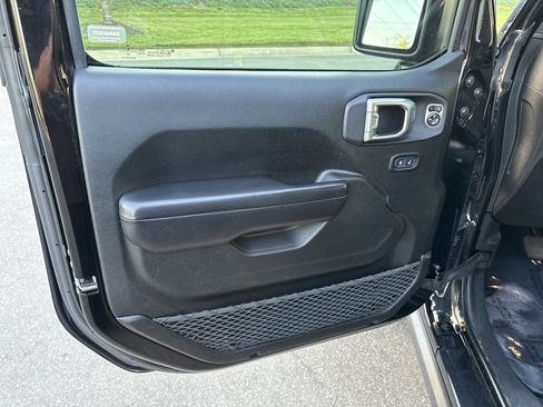 Used 2019 Jeep Wrangler Unlimited Rubicon AWD/4WD image 12