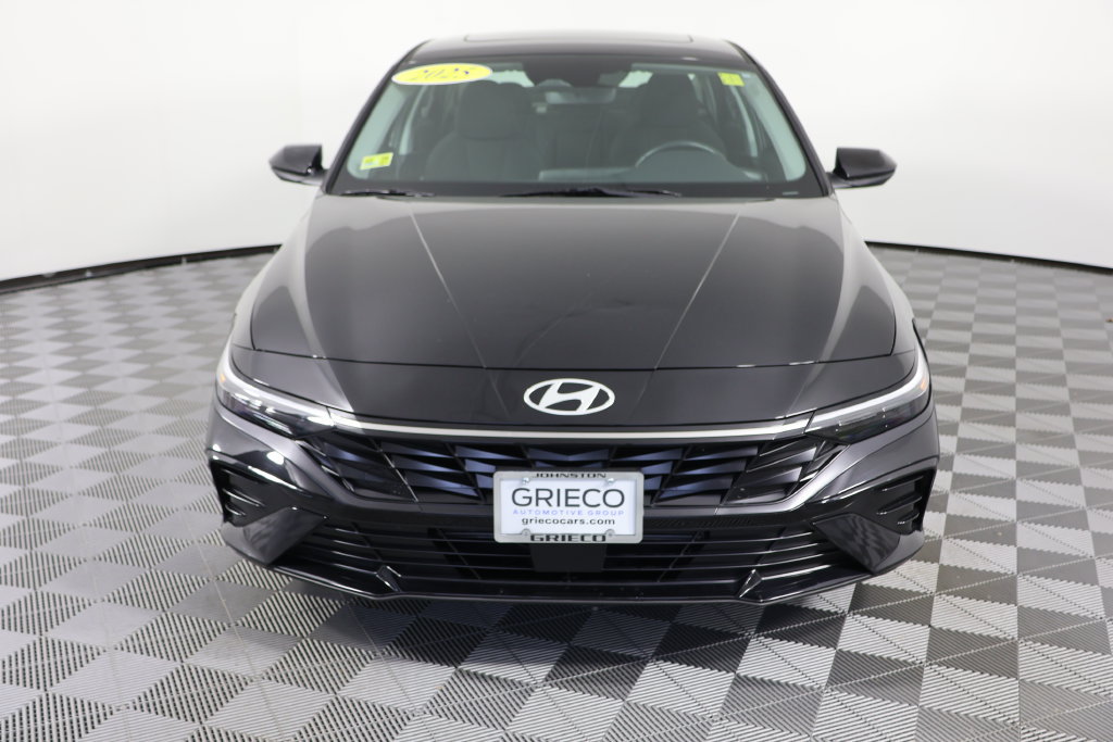 Used 2025 Hyundai Elantra SEL FWD image 3