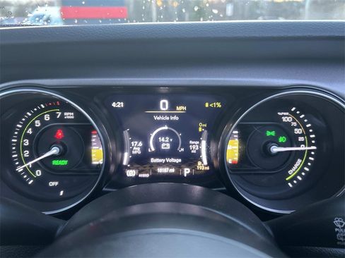 Used 2023 Jeep Wrangler Unlimited w/ Sun & Screen Package image 30