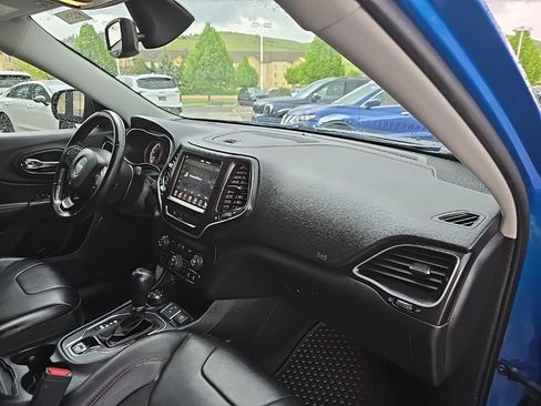 Used 2019 Jeep Cherokee Trailhawk w/ Comfort/Convenience Group AWD/4WD image 8