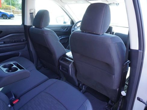 Certified 2025 Nissan Pathfinder SV FWD image 11
