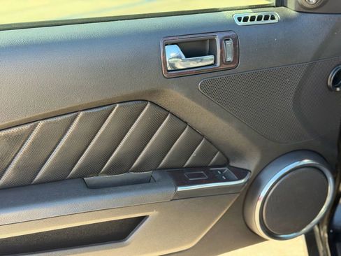 Used 2010 Ford Mustang GT image 7