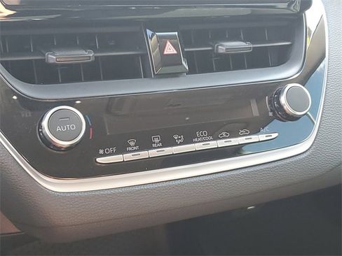 Used 2024 Toyota Corolla LE image 30