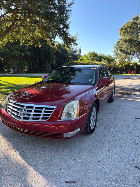 Used 2008 Cadillac DTS w/ Sun And Sound Package FWD image 2