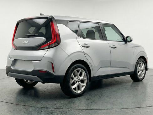 Used 2025 Kia Soul LX w/ LX Technology Package FWD image 9