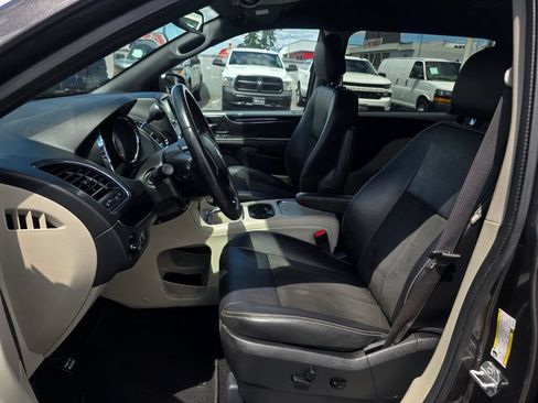 Used 2019 Dodge Grand Caravan SXT w/ Rear Park Assist Package FWD image 19
