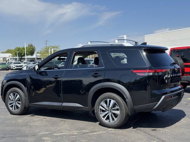 Used 2024 Nissan Pathfinder SL AWD/4WD image 13