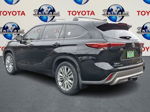 Used 2023 Toyota Highlander Platinum image 5