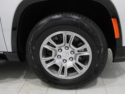 Used 2022 Jeep Wagoneer Series I AWD/4WD image 5