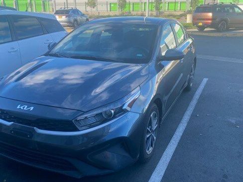 Used 2023 Kia Forte LXS image 2