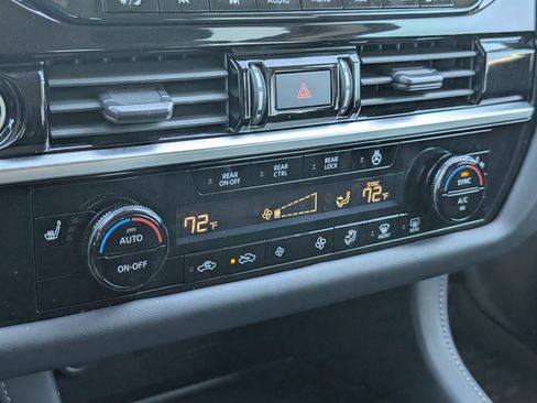 Used 2024 Nissan Pathfinder SL AWD/4WD image 24