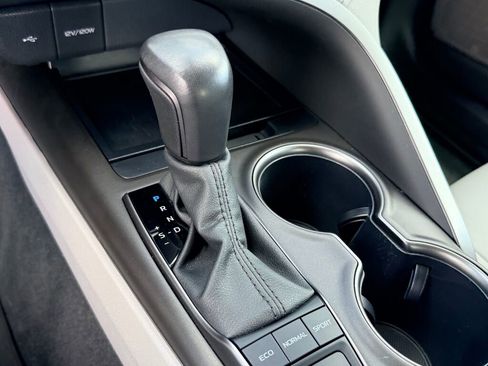 Used 2022 Toyota Camry SE w/ Cold Weather Package image 22