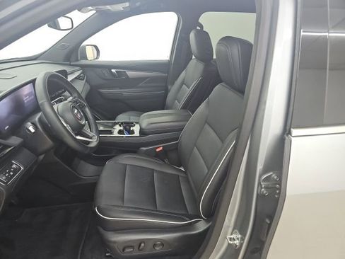 Used 2025 Buick Enclave Preferred image 4