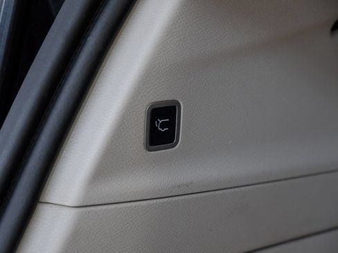 Used 2020 Chrysler Pacifica Limited FWD image 73