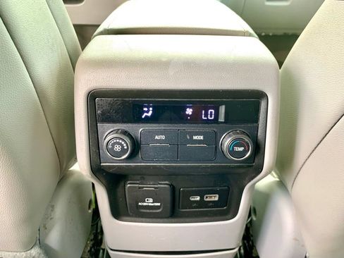 Used 2020 GMC Acadia SLT FWD image 16