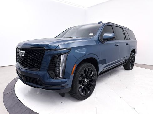 Used 2025 Cadillac Escalade ESV Sport Platinum w/ LPO, ONYX Package image 22