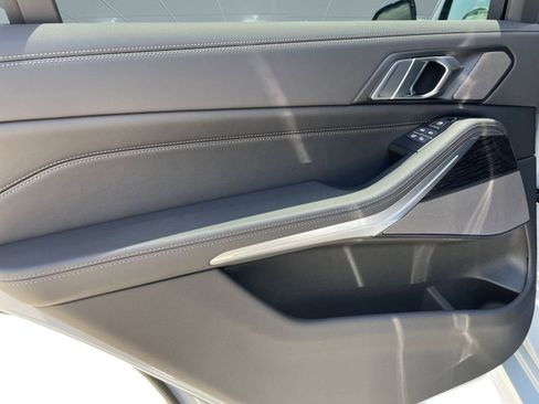 Used 2026 BMW X7 xDrive40i w/ M Sport Package image 27