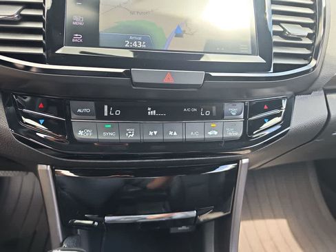 Used 2017 Honda Accord Touring image 19