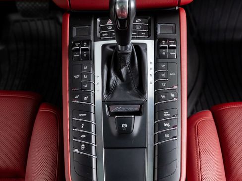 Used 2016 Porsche Macan Turbo image 37