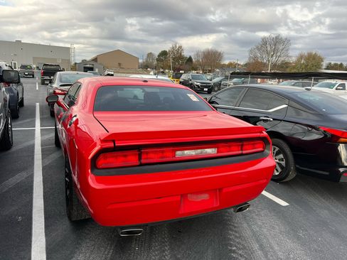 Used 2010 Dodge Challenger R/T image 3