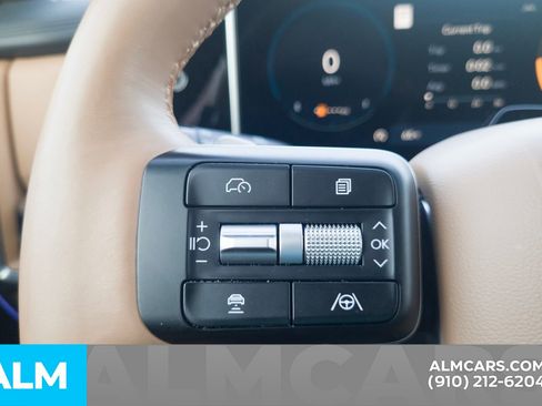 Used 2025 Hyundai Santa Fe Limited w/ Tow & Go Package image 15