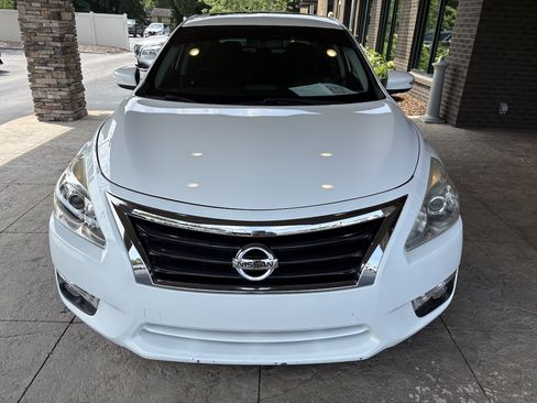 Used 2015 Nissan Altima 2.5 SV w/ Convenience Package FWD image 3