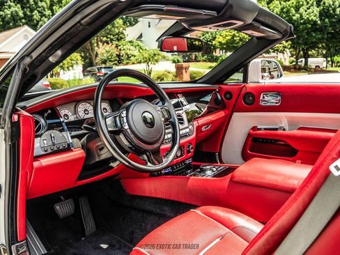Used 2016 Rolls-Royce Dawn RWD image 34