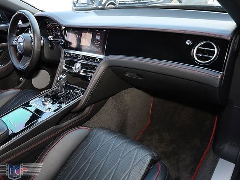 Used 2022 Bentley Flying Spur V8 image 21