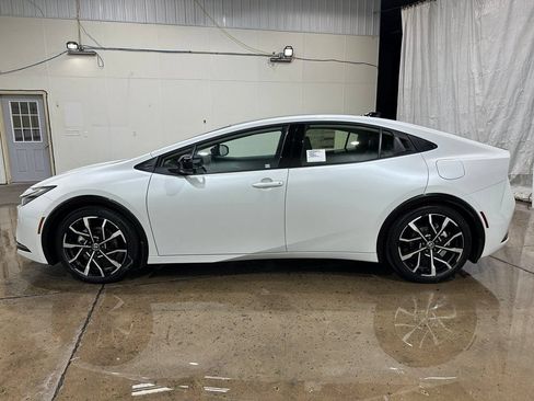 New 2026 Toyota Prius Plug-In Hybrid w/ Limited Premium Package FWD image 9