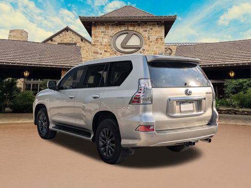 Certified 2022 Lexus GX 460 Premium w/ Premium Package image 3
