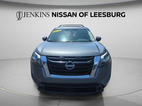 Certified 2024 Nissan Pathfinder SV w/ SV Premium Package FWD image 15