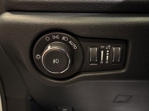 New 2026 Chrysler Pacifica Select FWD image 20