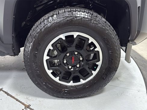 Certified 2025 Toyota Tacoma TRD Off-Road image 21