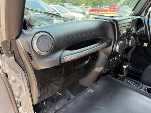 Used 2014 Jeep Wrangler Unlimited Sport AWD/4WD image 11