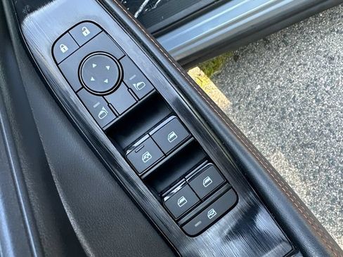 Used 2025 Nissan Rogue SV AWD/4WD image 26