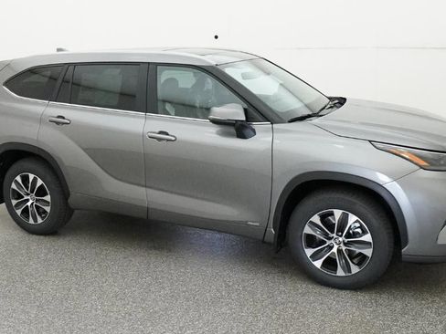 New 2026 Toyota Highlander XLE AWD/4WD image 12