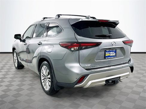 New 2026 Toyota Highlander Platinum image 22