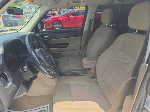 Used 2014 Jeep Patriot Latitude FWD image 10